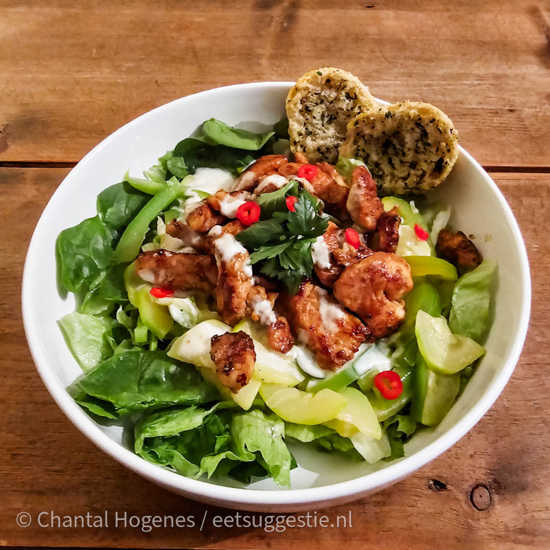 Kip Tikka Masala Salade bij nachte